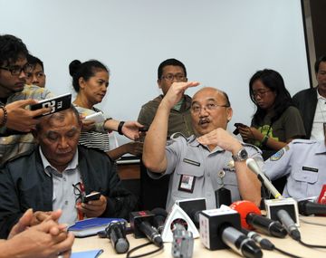 Cronología del avión de AirAsia desaparecido en Indonesia