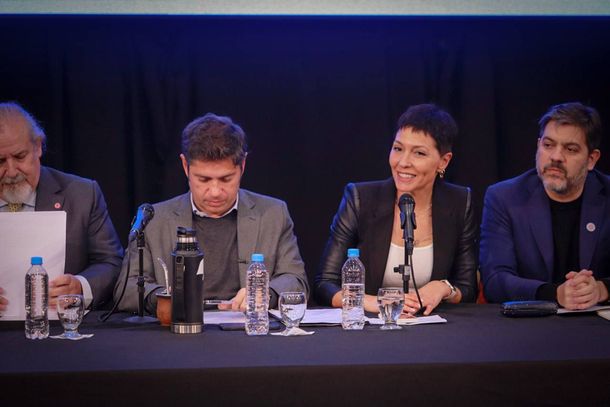 Foto de unidad: Axel Kicillof y Mayra Mendoza compartieron un acto en Quilmes