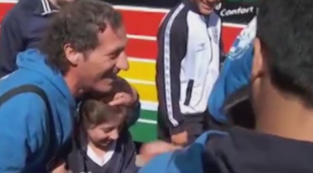No pudo ser: Pedro Troglio no le cumplió una promesa a una nena del Lobo