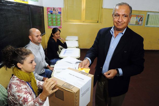 Juan Carlos Romero ya votó en Salta, donde vaticinó que se viene un cambio