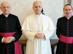 El papa León XIV con Mons. Fernando Ocáriz, acompañado de Mons. Mariano Fazio. El papa León XIV con Mons. Fernando Ocáriz, acompañado de Mons. Mariano Fazio.