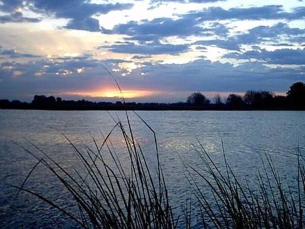 El destino a 50km de Buenos Aires para disfrutar de la laguna