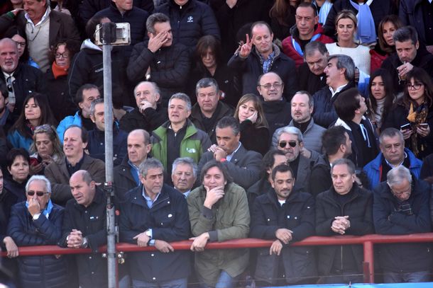 Cristina Kirchner estuvo acompañada por un gran número de referentes políticos en Arsenal