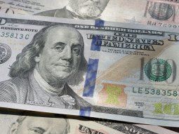 Un despliegue de artillería oficial calmó al dólar y lo hizo caer a $59