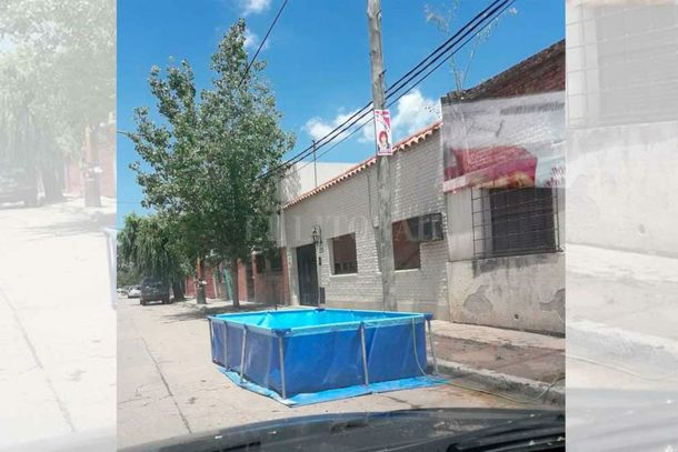 Santa Fe: un vecino instaló una pelopincho en la puerta de su casa