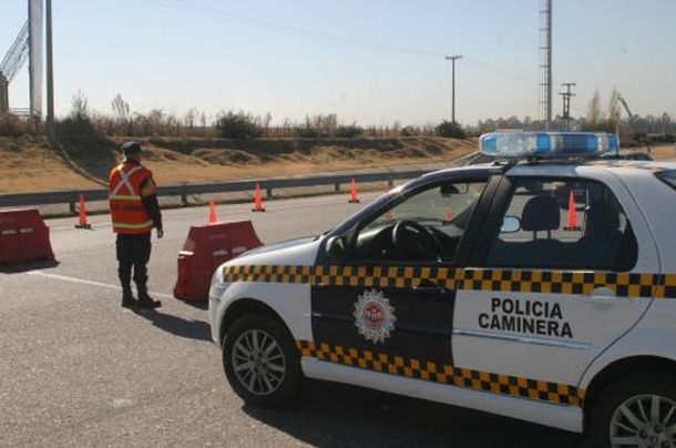 Córdoba: detuvieron a dos policías acusados de abusar a una adolescente en la ruta