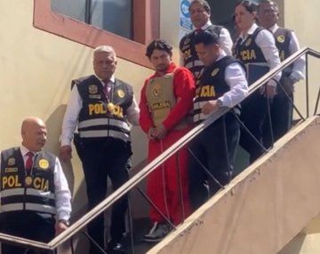 Así trasladaban a Matías Ozorio al aeropuerto para ser extraditado a la Argentina.