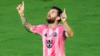 Lionel Messi alcanzó los 75 goles de tiro libre en su carrera. Lionel Messi alcanzó los 75 goles de tiro libre en su carrera.