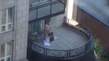 video: trio tuvo sexo en el balcon de un lujoso hotel y los grabaron video: trio tuvo sexo en el balcon de un lujoso hotel y los grabaron