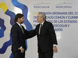 El gobierno analiza el pedido de Argentina para votar esta tarde un préstamo urgente de la CAF. El gobierno analiza el pedido de Argentina para votar esta tarde un préstamo urgente de la CAF.