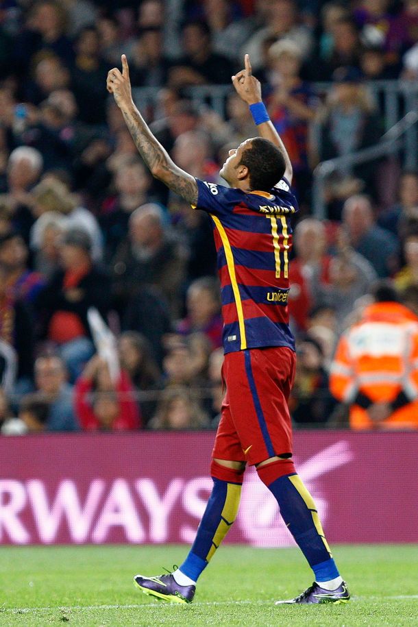 Con cuatro goles, Neymar hizo olvidar la ausencia de Messi en la goleada del Barça