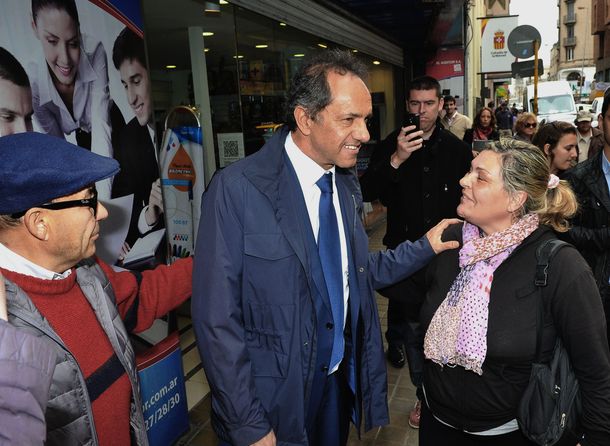 Scioli adelanta su regreso al país por la situación de las inundaciones