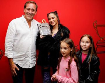 Tini Stoessel recibió la llave de la ciudad de La Plata