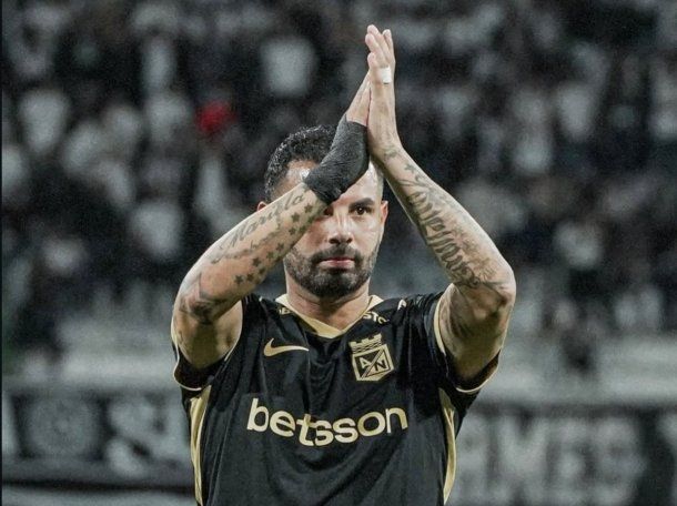Otra noche para el olvido: Edwin Cardona fue expulsado en la eliminación de Atlético Nacional