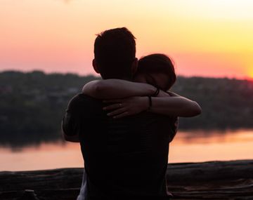 El 21 de enero es el Día del Abrazo, un gesto con grandes beneficios para la salud