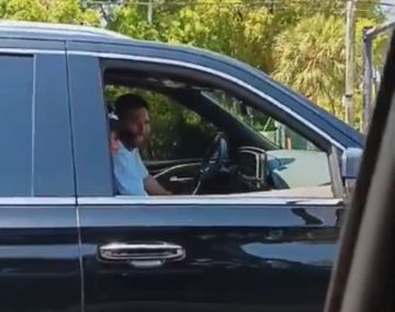 Insólito: se cruzaron con Messi en el auto y hablaron sobre un torneo juvenil