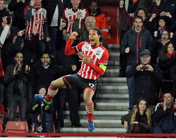 El holandés de 26 años jugará en Anfield