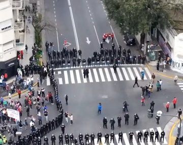 Mucha tensión: la Policía Federal despejó el frente del Congreso
