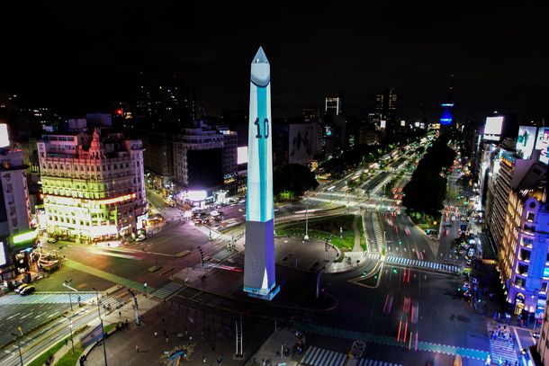 El Obelisco se tiñó de Albiceleste en la previa del debut de Argentina