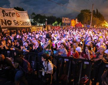 No cierra: trabajadores de Fate realizaron festival para reclamar la reapertura