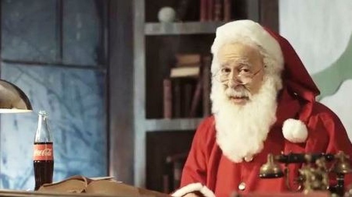 Furor por el Papa Noel que llama a los chicos y les desea Feliz Navidad