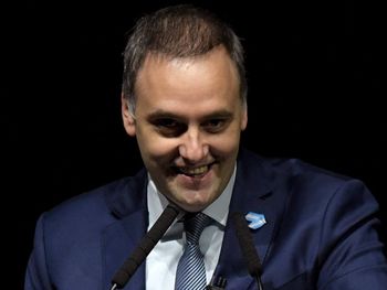 Manuel Adorni defendió a Patricia Bullrich y culpó a la madre de la nena gaseada por la Policía Federal
