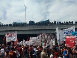 Gendarmería avanza en la protesta de trabajadores del Posadas