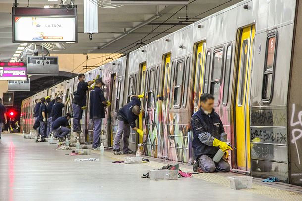 Graffiteros deberán resarcir daños en el subte