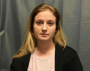 Arrestan a una docente por tener sexo con un alumno de 15 años