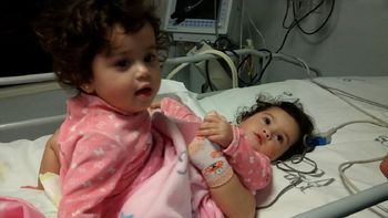 operan en el hospital posadas a las siamesas de 15 meses para intentar separarlas operan en el hospital posadas a las siamesas de 15 meses para intentar separarlas