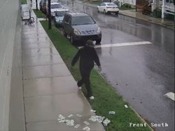 Se le voló el dinero que había robado mientras se iba en bicicleta Se le voló el dinero que había robado mientras se iba en bicicleta