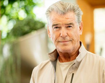 Netflix estrena El club del crimen de los jueves: 3 razones para ver la nueva película de Pierce Brosnan