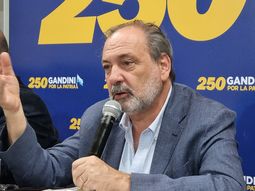 El senador y precandidato por el Partido Nacional, Jorge Gandini, lanzó una campaña contra el plebiscito del PIT-CNT. El senador y precandidato por el Partido Nacional, Jorge Gandini, lanzó una campaña contra el plebiscito del PIT-CNT.
