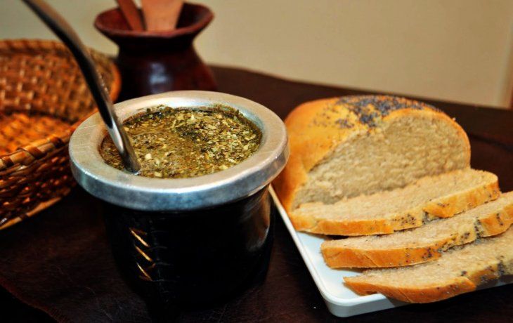 Más aumentos: desregularon el precio del pan y la yerba