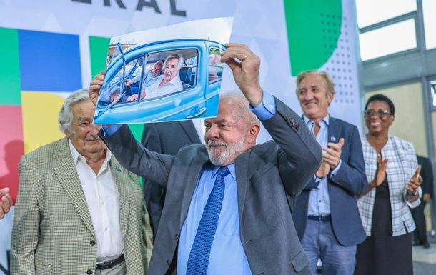 Lula le regaló a Mujica una foto de su paseo en Fusca juntos
