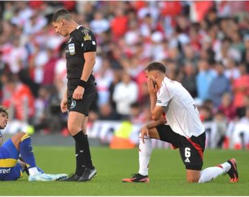 El árbitro que pica en punta para dirigir el Superclásico: el motivo que aún impide la confirmación