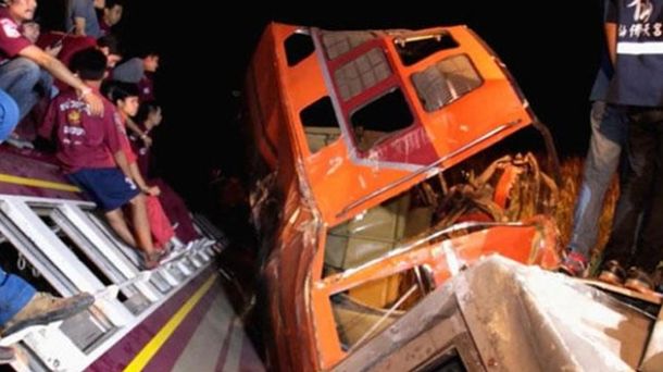 Choque de trenes en Tailandia: hay al menos 50 heridos