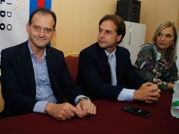 El gobierno se encamina a cerrar un acuerdo con Cabildo Abierto en el marco de la Rendición de Cuentas. El gobierno se encamina a cerrar un acuerdo con Cabildo Abierto en el marco de la Rendición de Cuentas.