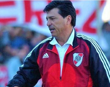 River recibe a Argentinos tras homenaje a campeones del mundo con Passarella incluido