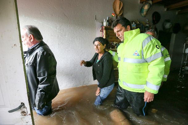 Polémica conferencia de Massa con presuntos Agulla boys