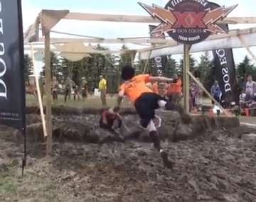Se ahorca durante una competencia de resistencia