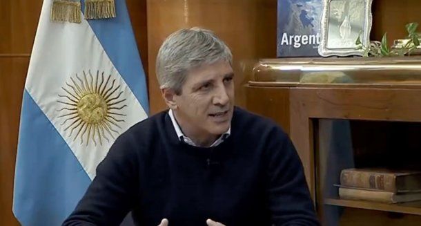 Luis Caputo reconoció que la recesión influye en la baja de la inflación pero culpó a los empresarios