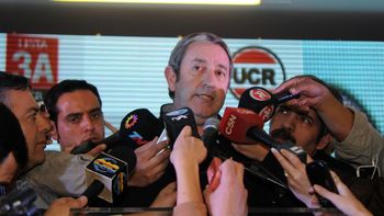 cobos: con massa, macri paso a ser peronismo de centro cobos: con massa, macri paso a ser peronismo de centro