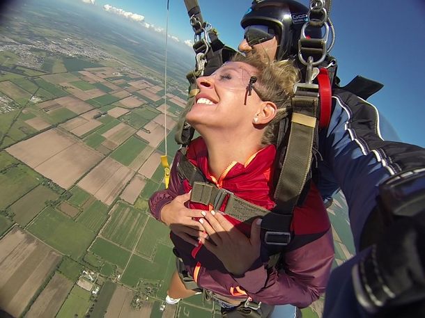 Noelia Marzol se tiró en paracaídas desde 3 mil metros de altura