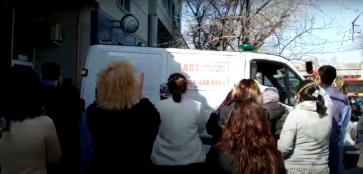 VIDEOS: Emotivo adiós a una enfermera muerta por coronavirus