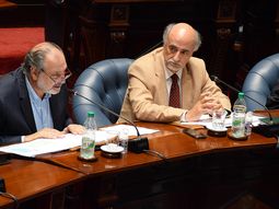 El ministro Pablo Mieres compareció ante el Parlamento y fustigó la propuesta del PIT-CNT para dejar sin efecto la reforma de la seguridad social. El ministro Pablo Mieres compareció ante el Parlamento y fustigó la propuesta del PIT-CNT para dejar sin efecto la reforma de la seguridad social.