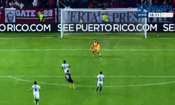 Carlos Tevez anotó el tercer gol de Boca ante Sevilla por el torneo Antonio Puerta