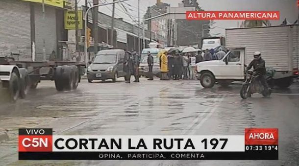 Autopartistas cortan la ruta 197 a la altura de Panamericana