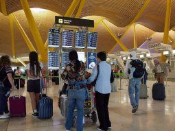 Mientras la salida es Ezeiza, Argentina es el lugar elegido por los españoles para emigrar