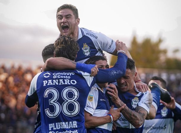 Casi a oscuras, Gimnasia le ganó un partido de locos Atlético Tucumán, por el Torneo Clausura 2025